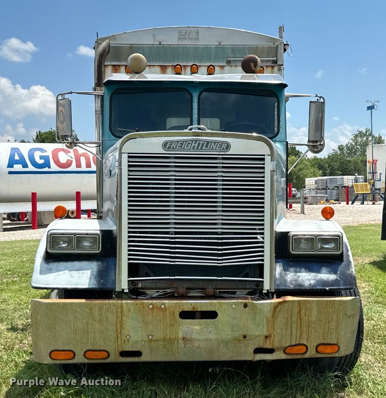 image for item DX0769 1986 Freightliner FLC feed delivery truck