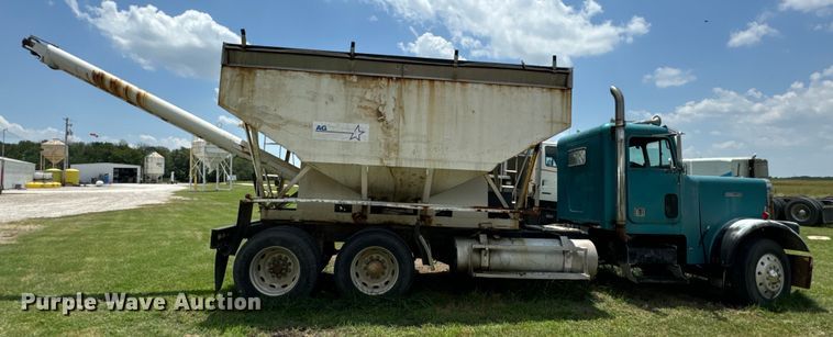 image for item DX0769 1986 Freightliner FLC feed delivery truck