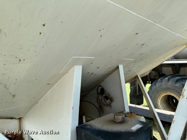 image for item DX0769 1986 Freightliner FLC feed delivery truck