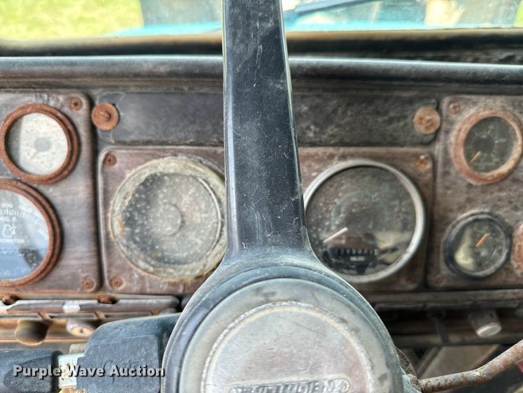 image for item DX0769 1986 Freightliner FLC feed delivery truck