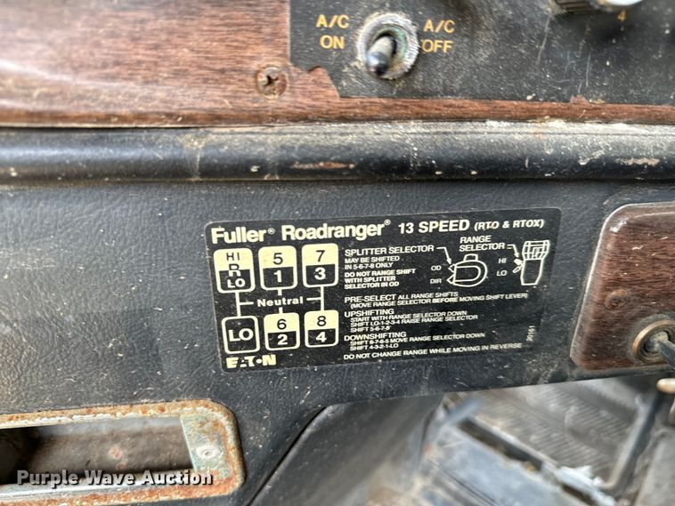 image for item DX0769 1986 Freightliner FLC feed delivery truck