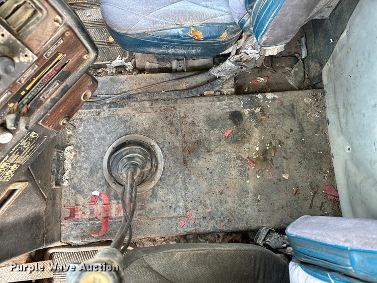 image for item DX0769 1986 Freightliner FLC feed delivery truck