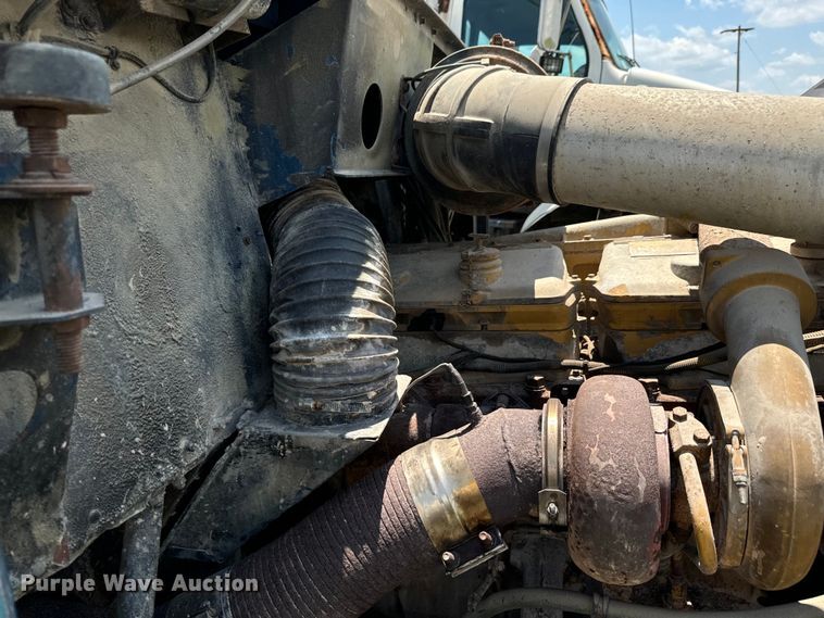 image for item DX0769 1986 Freightliner FLC feed delivery truck