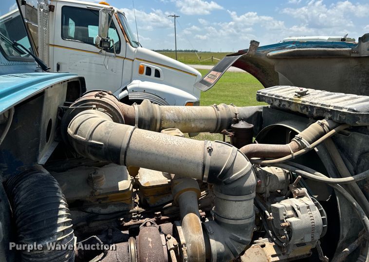 image for item DX0769 1986 Freightliner FLC feed delivery truck