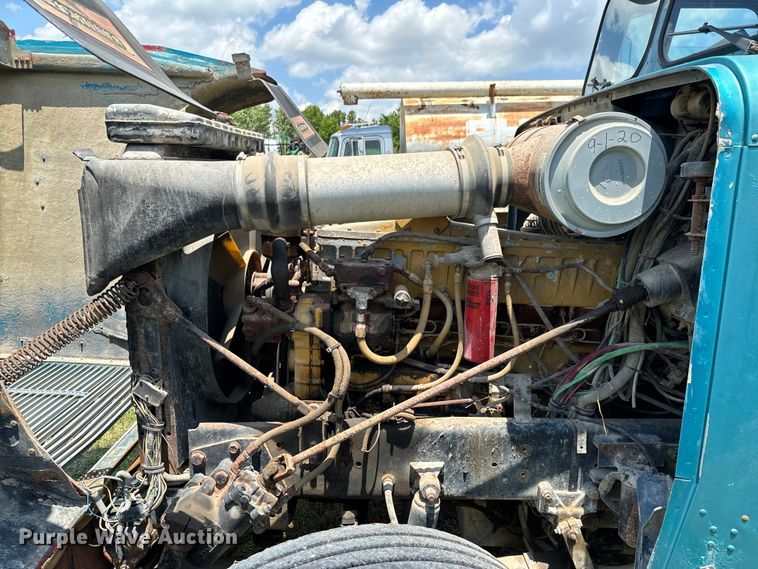 image for item DX0769 1986 Freightliner FLC feed delivery truck