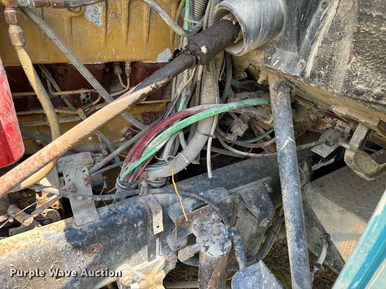 image for item DX0769 1986 Freightliner FLC feed delivery truck