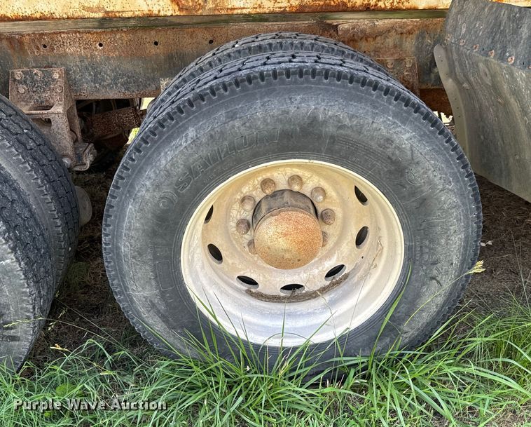 image for item DX0769 1986 Freightliner FLC feed delivery truck