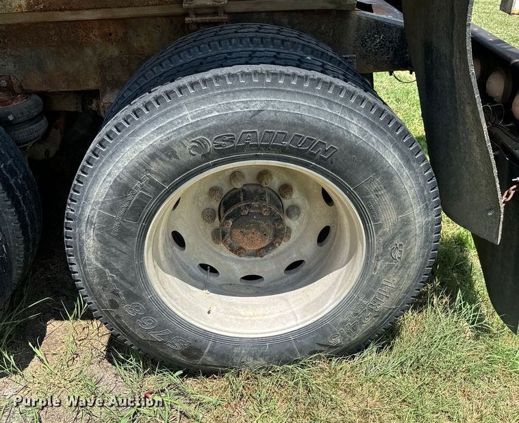 image for item DX0769 1986 Freightliner FLC feed delivery truck