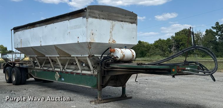 image for item DX1032 1994 DACO Fertilizer tender trailer