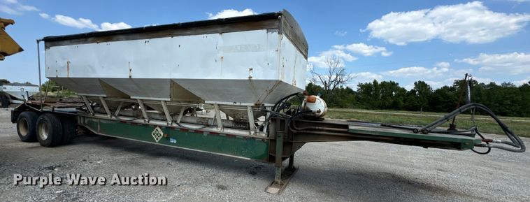 image for item DX1032 1994 DACO Fertilizer tender trailer