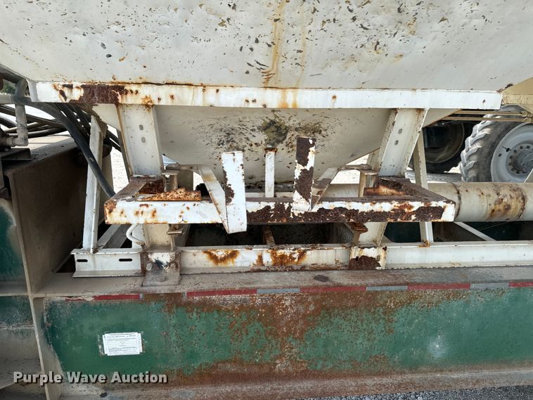 image for item DX1032 1994 DACO Fertilizer tender trailer