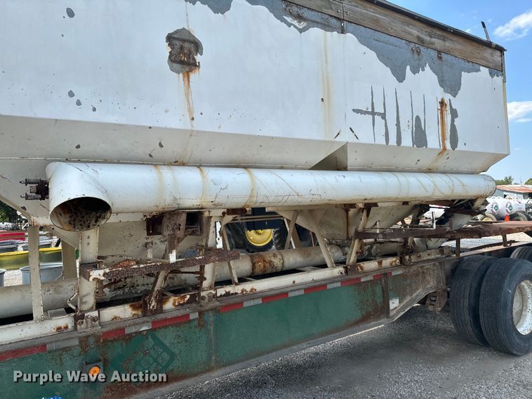 image for item DX1032 1994 DACO Fertilizer tender trailer