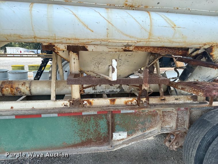 image for item DX1032 1994 DACO Fertilizer tender trailer