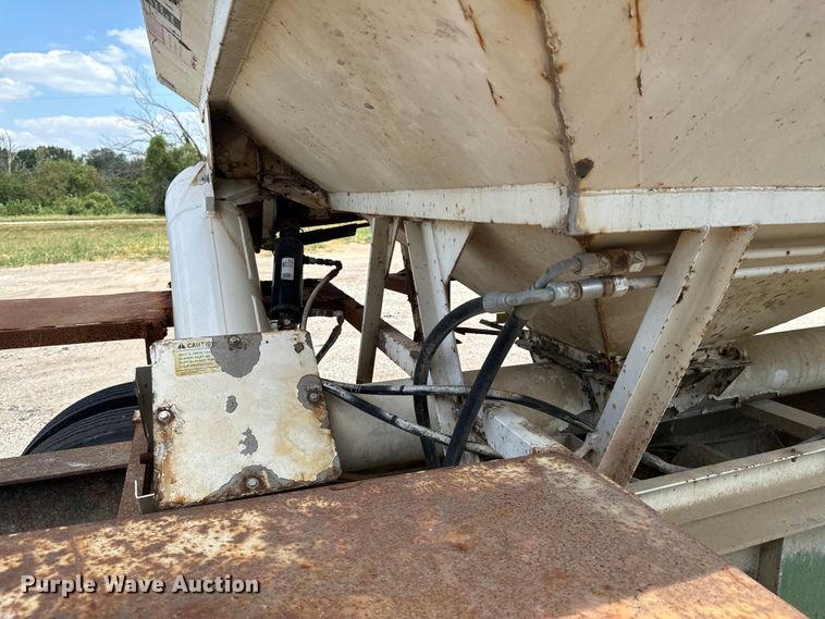 image for item DX1032 1994 DACO Fertilizer tender trailer