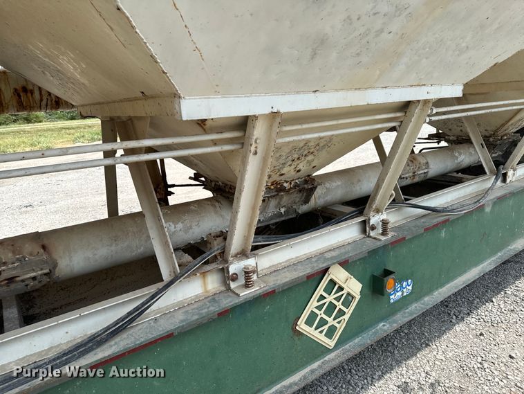 image for item DX1032 1994 DACO Fertilizer tender trailer