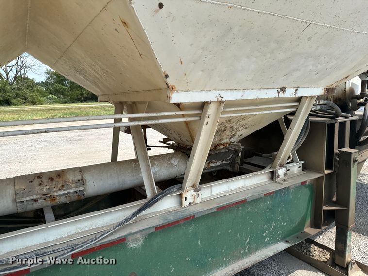 image for item DX1032 1994 DACO Fertilizer tender trailer