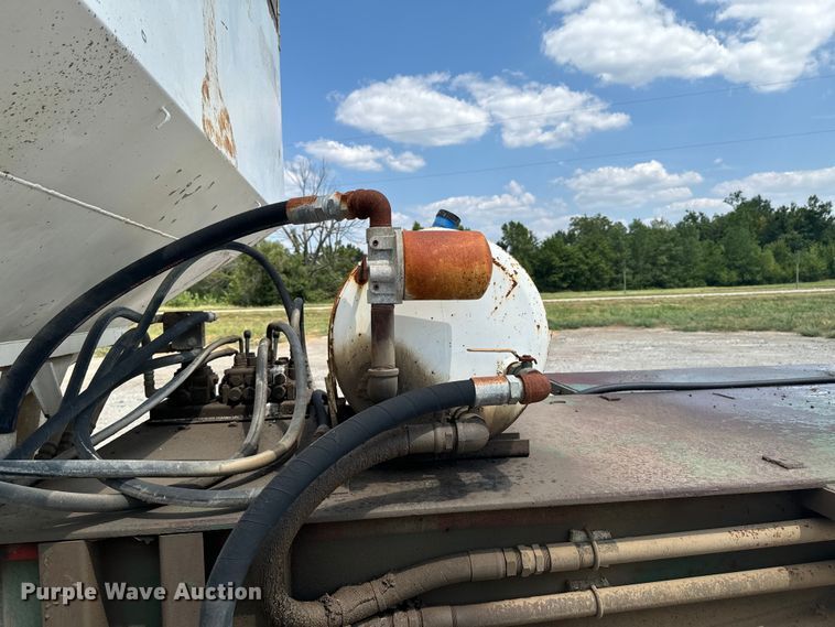 image for item DX1032 1994 DACO Fertilizer tender trailer