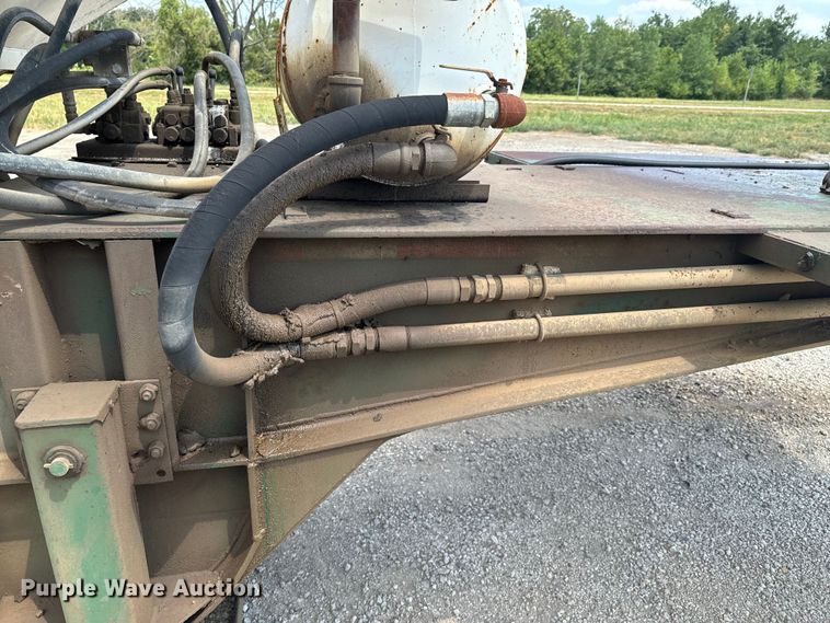 image for item DX1032 1994 DACO Fertilizer tender trailer
