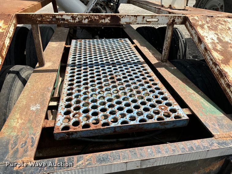 image for item DX1032 1994 DACO Fertilizer tender trailer