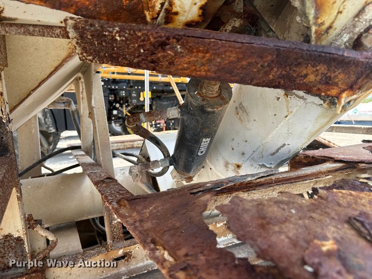 image for item DX1032 1994 DACO Fertilizer tender trailer