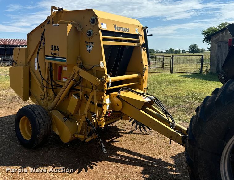 image for item DX1035 1997 Vermeer 504 Super I round baler