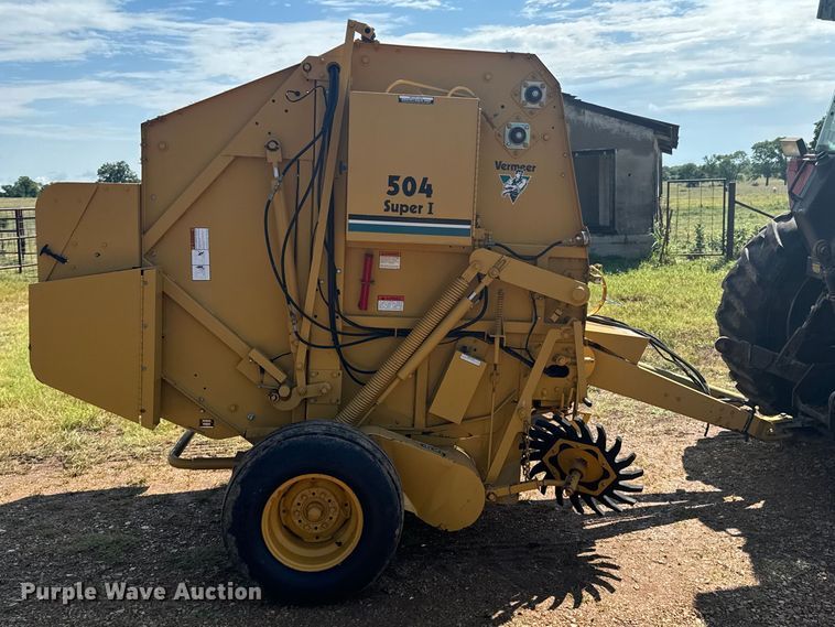 image for item DX1035 1997 Vermeer 504 Super I round baler