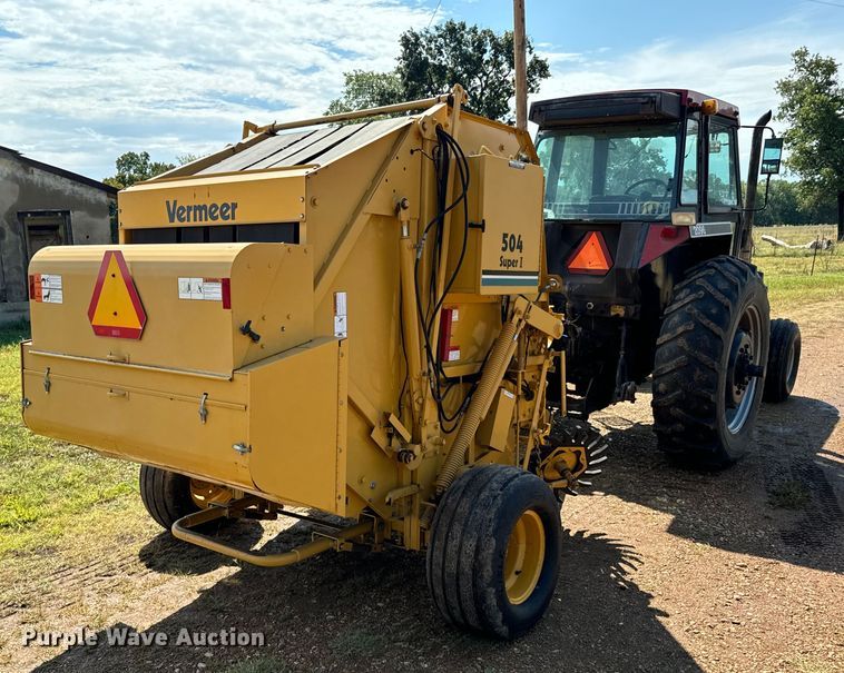image for item DX1035 1997 Vermeer 504 Super I round baler