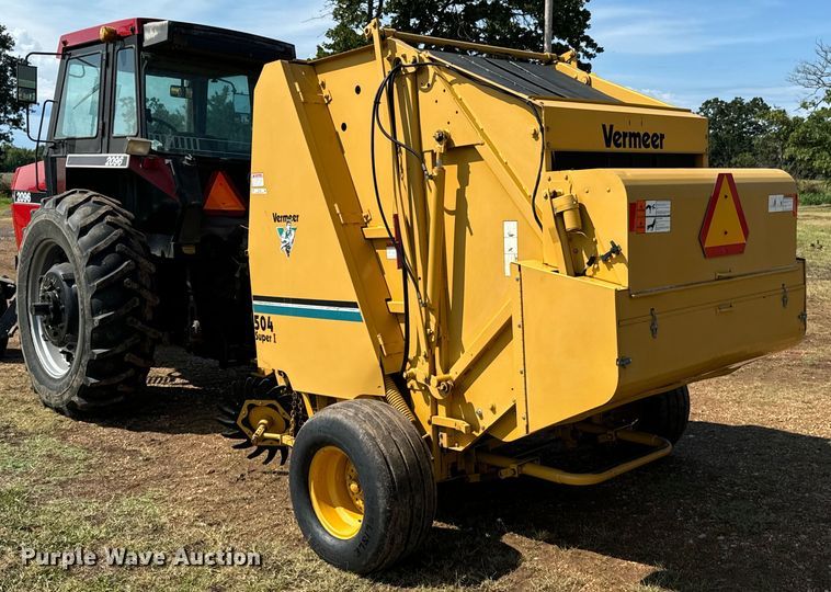 image for item DX1035 1997 Vermeer 504 Super I round baler