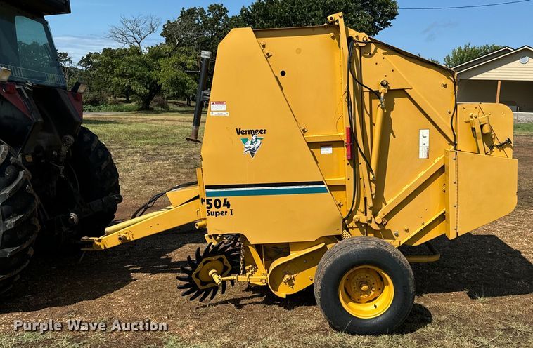 image for item DX1035 1997 Vermeer 504 Super I round baler