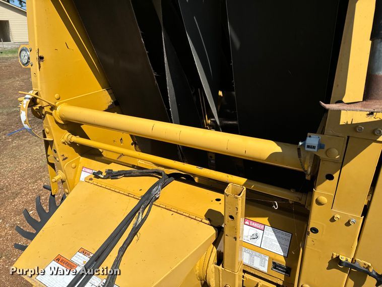 image for item DX1035 1997 Vermeer 504 Super I round baler