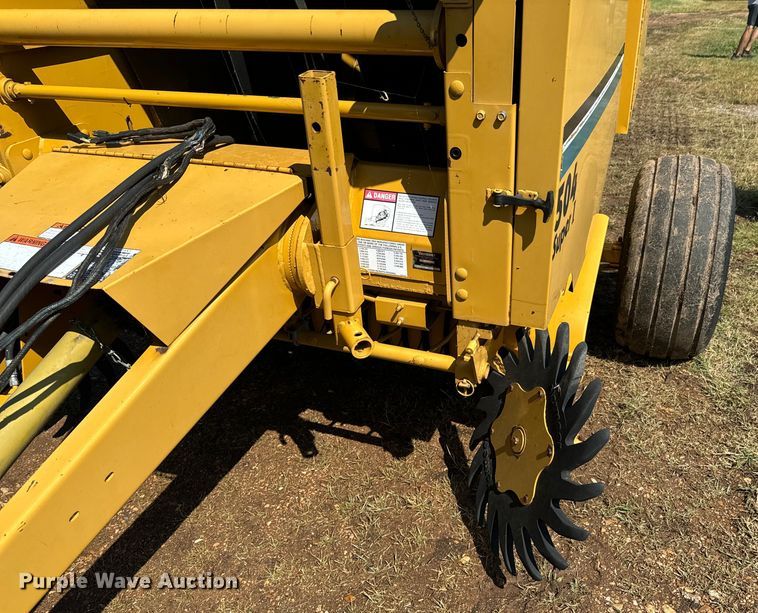 image for item DX1035 1997 Vermeer 504 Super I round baler
