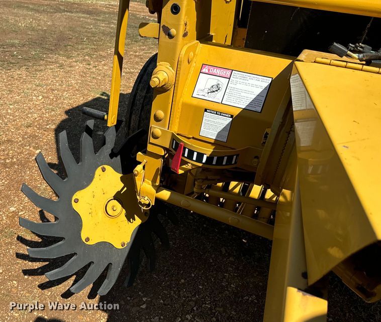 image for item DX1035 1997 Vermeer 504 Super I round baler