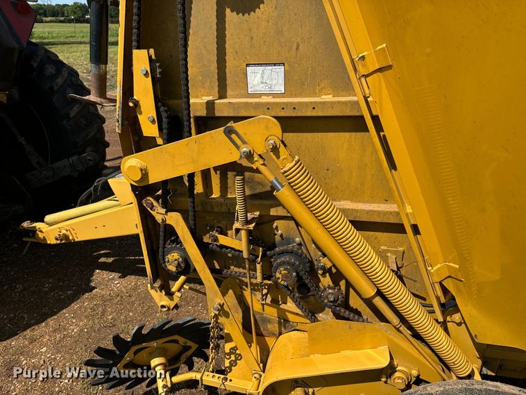 image for item DX1035 1997 Vermeer 504 Super I round baler