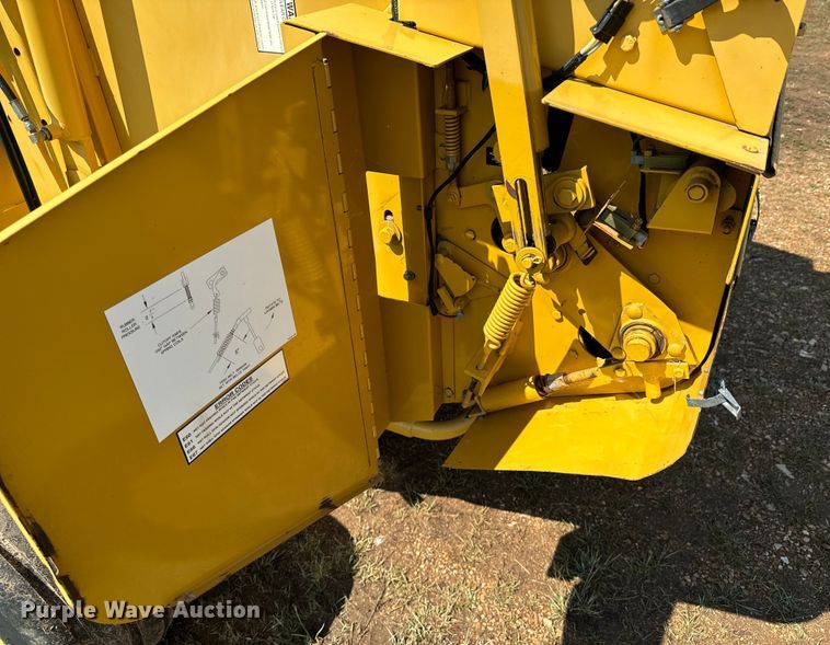 image for item DX1035 1997 Vermeer 504 Super I round baler