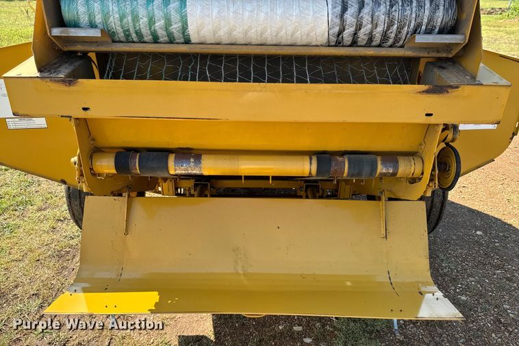 image for item DX1035 1997 Vermeer 504 Super I round baler