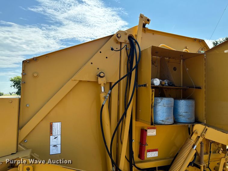 image for item DX1035 1997 Vermeer 504 Super I round baler