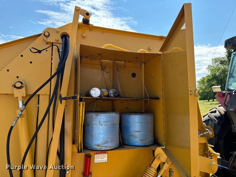 image for item DX1035 1997 Vermeer 504 Super I round baler