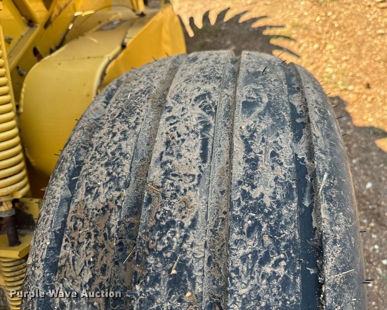 image for item DX1035 1997 Vermeer 504 Super I round baler