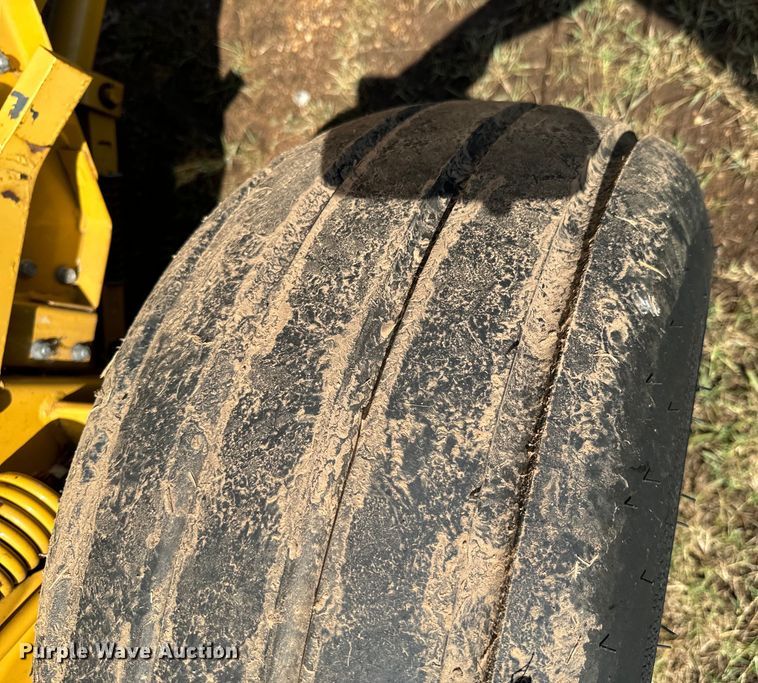 image for item DX1035 1997 Vermeer 504 Super I round baler