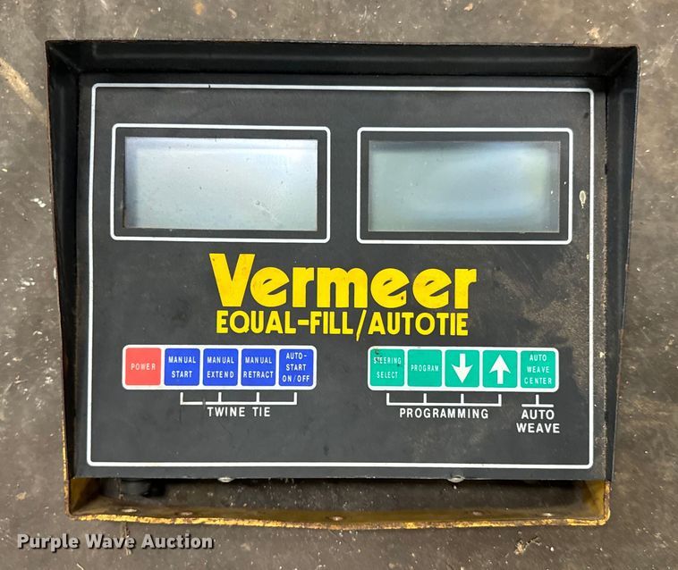 image for item DX1035 1997 Vermeer 504 Super I round baler