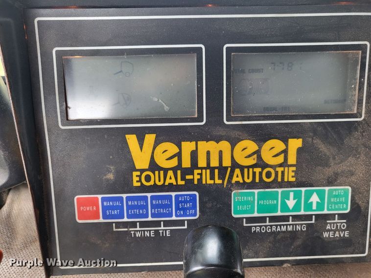 image for item DX1035 1997 Vermeer 504 Super I round baler