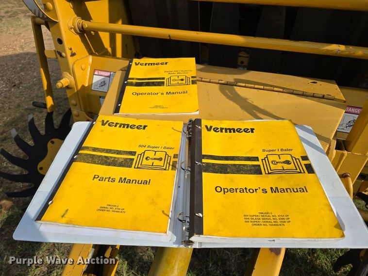image for item DX1035 1997 Vermeer 504 Super I round baler