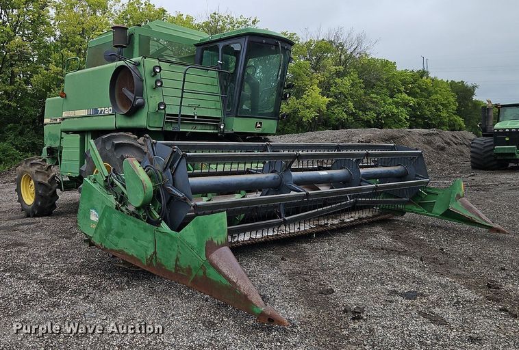 image for item EI8225 1988 John Deere 7720 Titan II  RWA combine