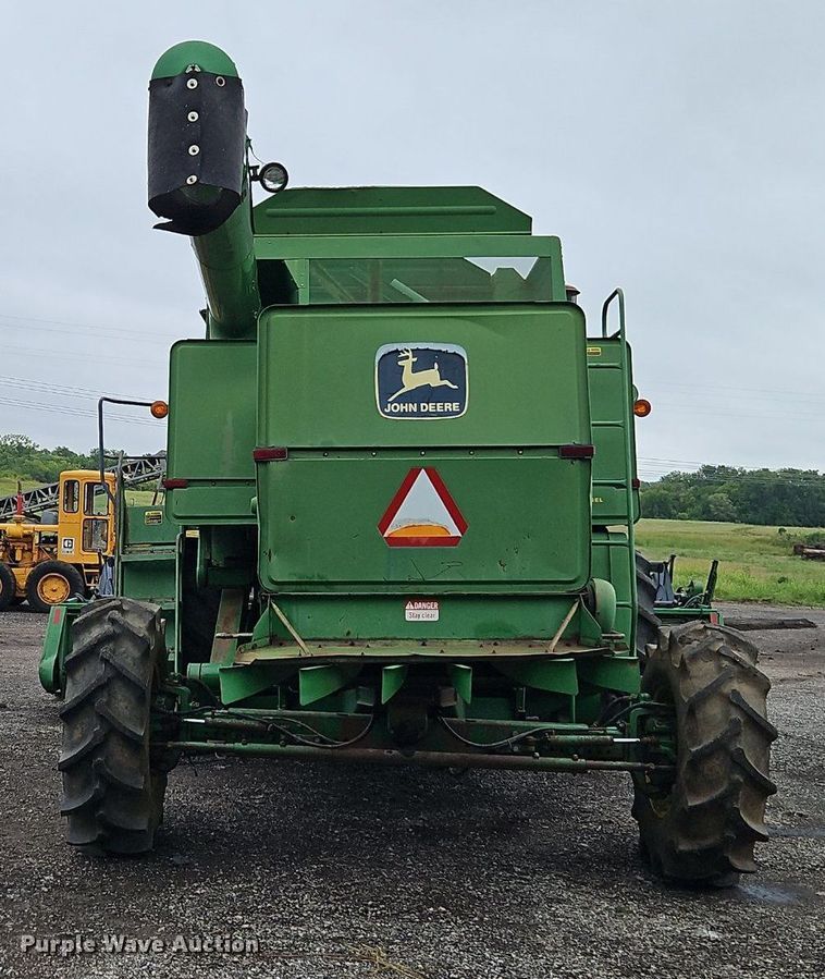 image for item EI8225 1988 John Deere 7720 Titan II  RWA combine