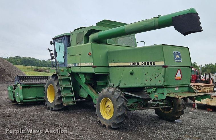 image for item EI8225 1988 John Deere 7720 Titan II  RWA combine