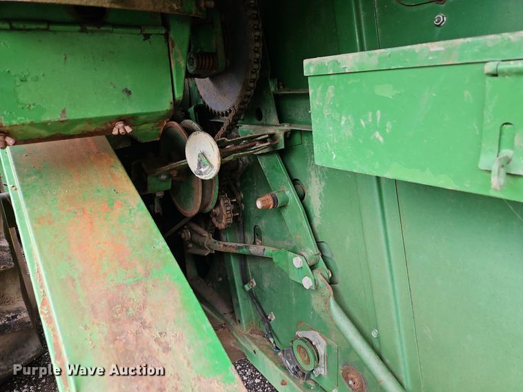 image for item EI8225 1988 John Deere 7720 Titan II  RWA combine