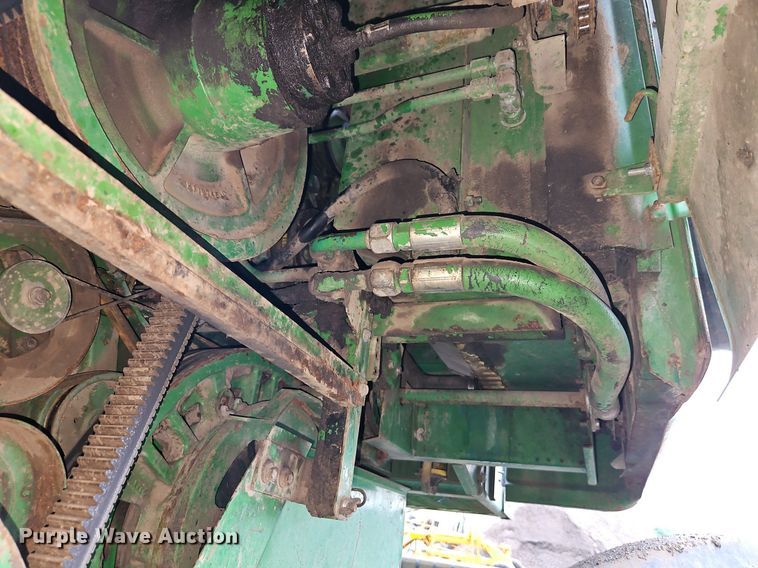 image for item EI8225 1988 John Deere 7720 Titan II  RWA combine
