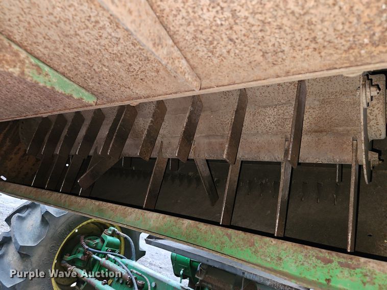 image for item EI8225 1988 John Deere 7720 Titan II  RWA combine