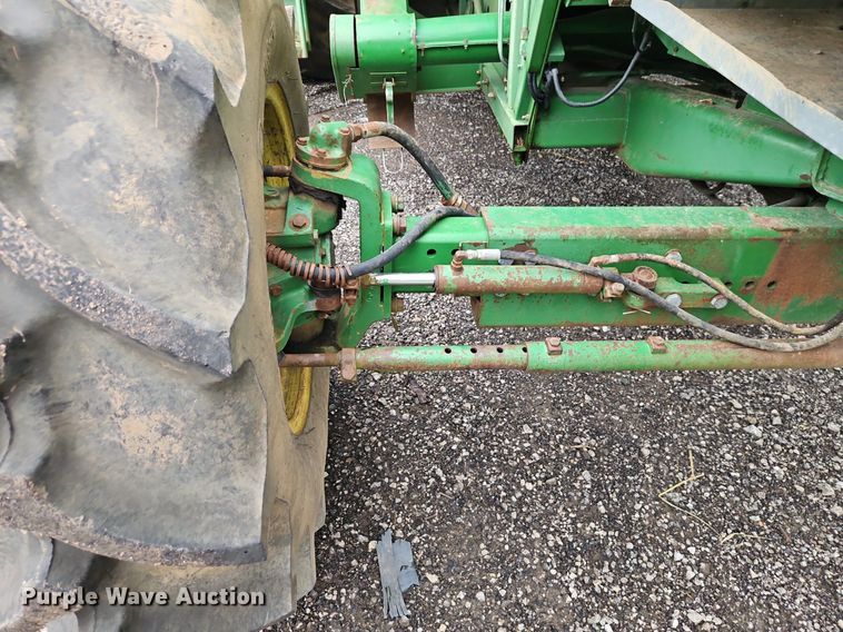 image for item EI8225 1988 John Deere 7720 Titan II  RWA combine