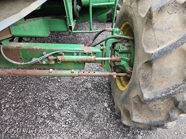 image for item EI8225 1988 John Deere 7720 Titan II  RWA combine